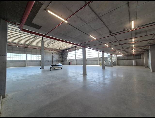2,322M² WAREHOUSE TO LET IN ATLANTIC HILLS